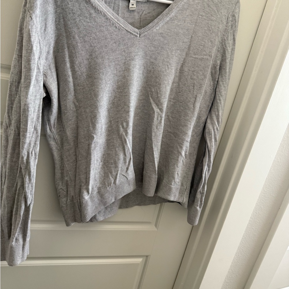 Banana Republic Light Gray V-Neck Long Sleeve Top